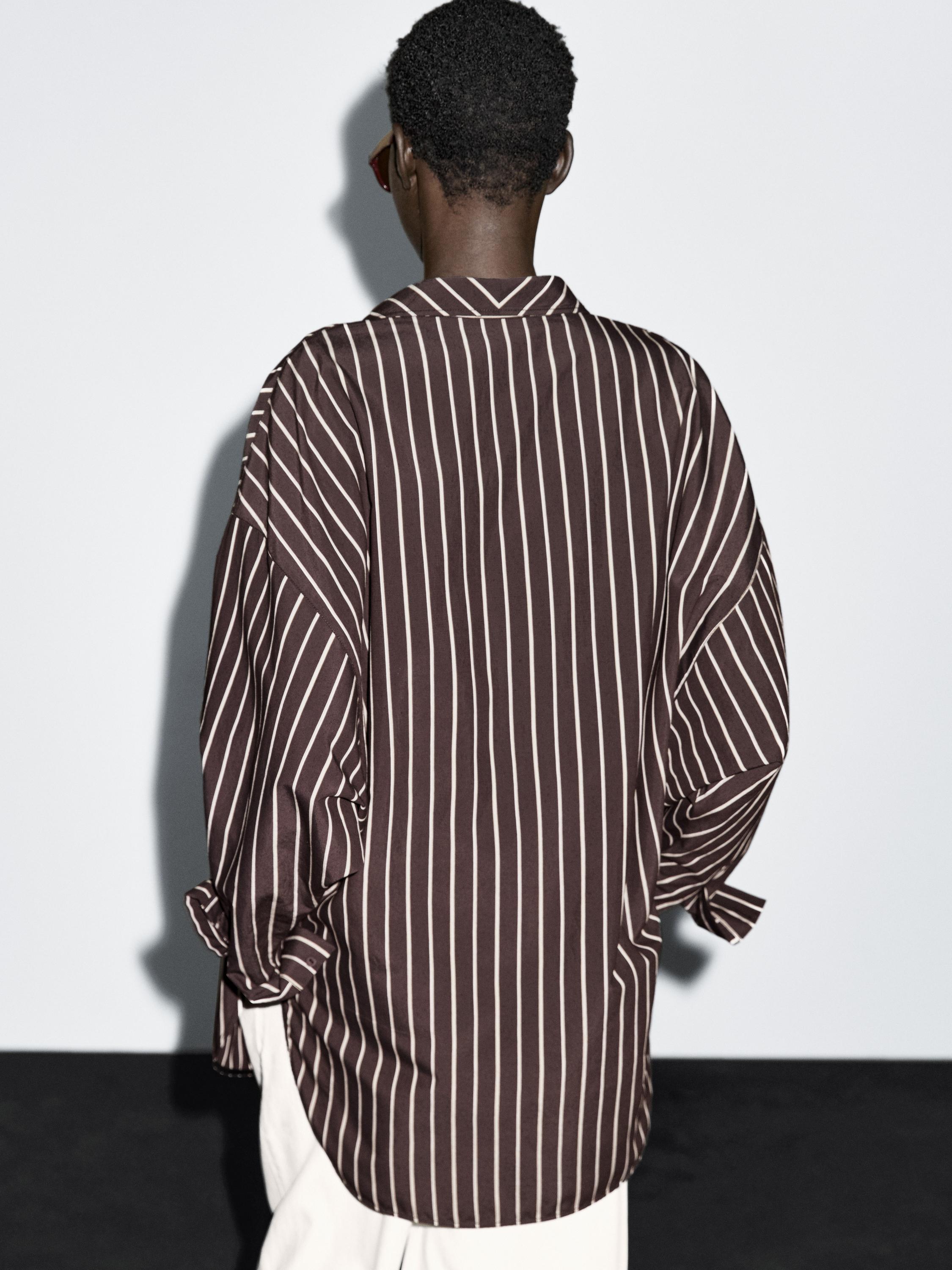 Loose-fitting striped shirt